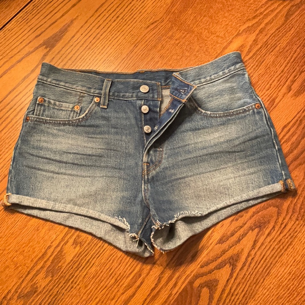Levi’s 501 cuffed Jean shorts 28